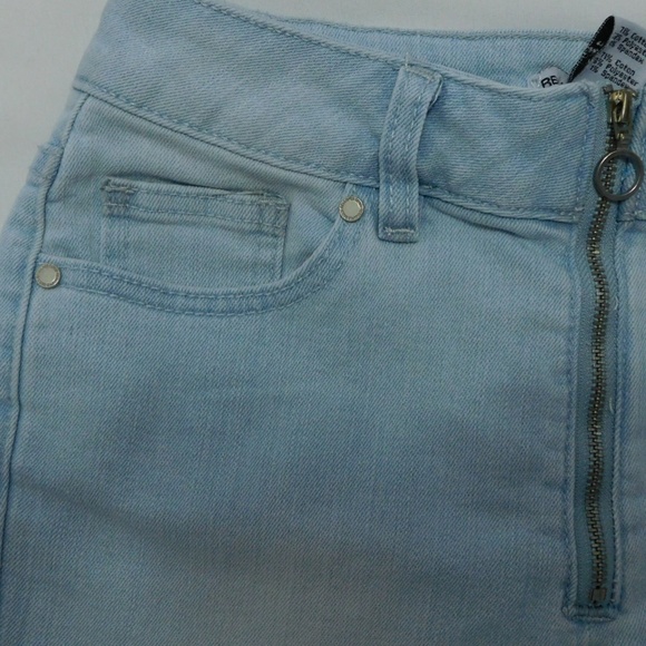 High waisted Denim Shorts - Picture 2 of 7